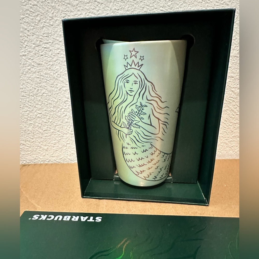 Starbucks- Green 50 anniversary cup - Picture 2 of 7